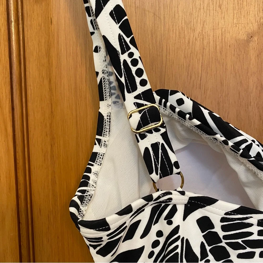 Bathing Suit - Picture 3 of 4